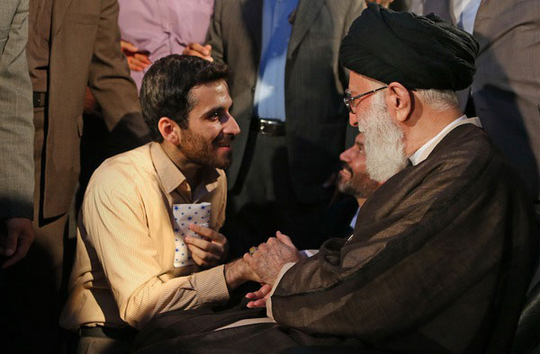(تصاویر) محفل شعر خوانی در حضور رهبر انقلاب (تصاویر) محفل شعر خوانی در حضور رهبر انقلاب