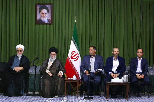 (تصاویر) محفل شعر خوانی در حضور رهبر انقلاب (تصاویر) محفل شعر خوانی در حضور رهبر انقلاب