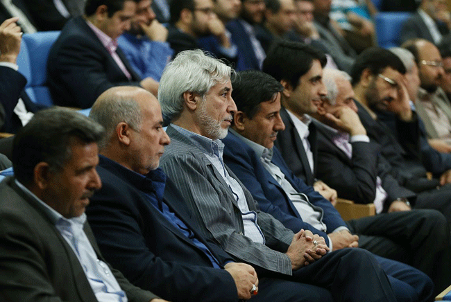 (تصاویر) ضیافت افطار روحانی با فعالان احزاب و سیاسیون (تصاویر) ضیافت افطار روحانی با فعالان احزاب و سیاسیون