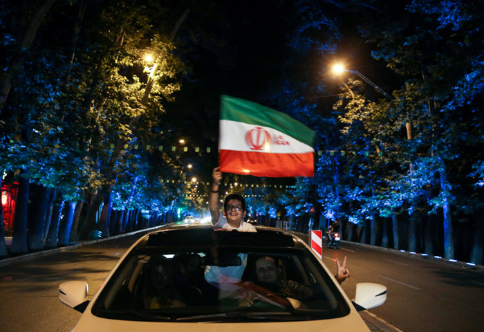 (تصاویر) شادمانی مردم پس از برد از لهستان