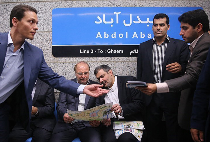 (تصاویر) قالیباف در مترو (تصاویر) قالیباف در مترو