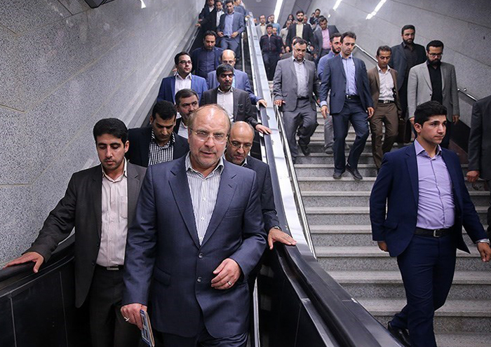 (تصاویر) قالیباف در مترو (تصاویر) قالیباف در مترو