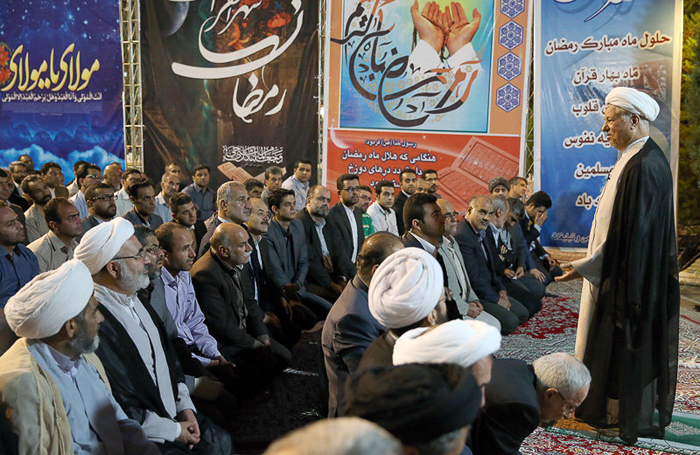 (تصاویر) افطاری هاشمی با کارکنان مجمع (تصاویر) افطاری هاشمی با کارکنان مجمع