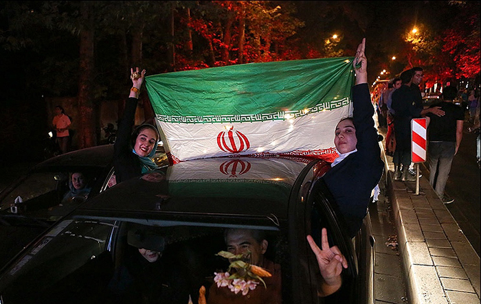 (تصاویر) جشن توافق هستهای در تهران (تصاویر) جشن توافق هستهای در تهران