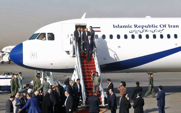 ظریف و تیم مذاکرهکننده وارد تهران شدند ظریف و تیم مذاکرهکننده وارد تهران شدند