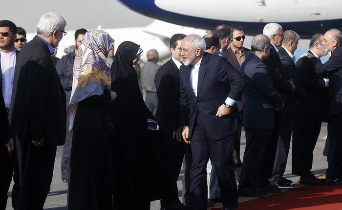 ظریف و تیم مذاکرهکننده وارد تهران شدند ظریف و تیم مذاکرهکننده وارد تهران شدند