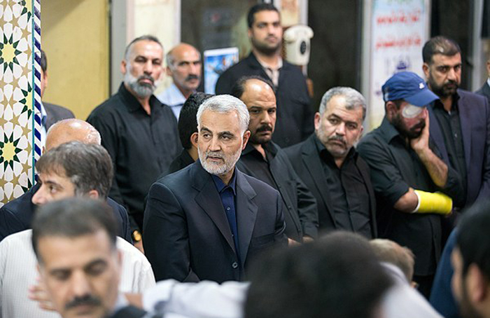(تصاویر) سردار سلیمانی در بزرگداشت شهید جنگ با داعش (تصاویر) سردار سلیمانی در بزرگداشت شهید جنگ با داعش