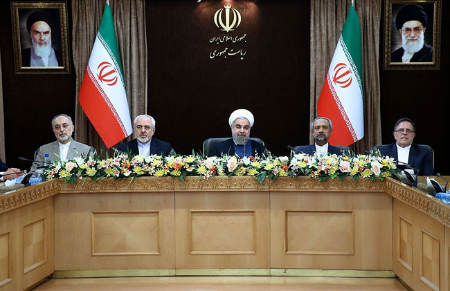 (تصاویر) تقدیر روحانی از تیم مذاکره کننده هستهای (تصاویر) تقدیر روحانی از تیم مذاکره کننده هستهای