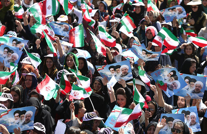 (تصاویر) استقبال از روحانی در سنندج (تصاویر) استقبال از روحانی در سنندج