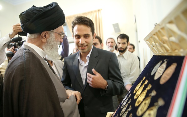 (تصاویر) تقدیم مدالهای المپیاد به رهبر انقلاب (تصاویر) تقدیم مدالهای المپیاد به رهبر انقلاب