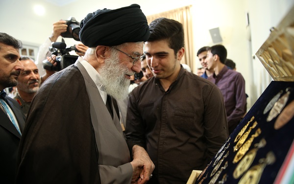 (تصاویر) تقدیم مدالهای المپیاد به رهبر انقلاب (تصاویر) تقدیم مدالهای المپیاد به رهبر انقلاب