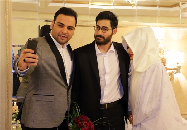 آخوندی و فریدون والدین معنوی زوج ماه عسلی شدند +(تصاویر) آخوندی و فریدون والدین معنوی زوج ماه عسلی شدند +(تصاویر)