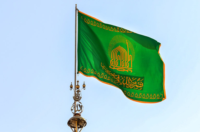 (تصاویر) تعویض پرچم گنبد امام رضا(ع) (تصاویر) تعویض پرچم گنبد امام رضا(ع)