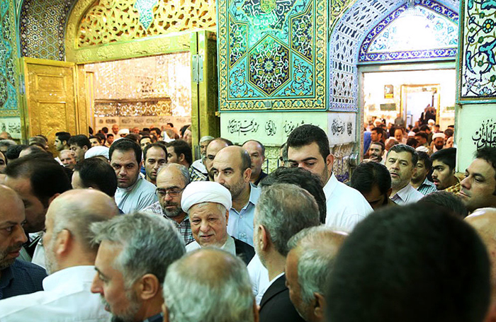 (تصاویر) هاشمی در حرم امام رضا(ع) (تصاویر) هاشمی در حرم امام رضا(ع)