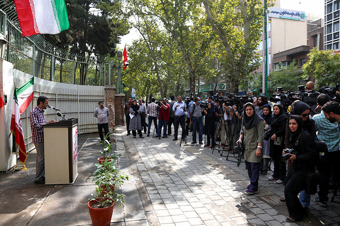 (تصاویر) رونمایی از القاب امام(ره) به امریکا (تصاویر) رونمایی از القاب امام(ره) به امریکا