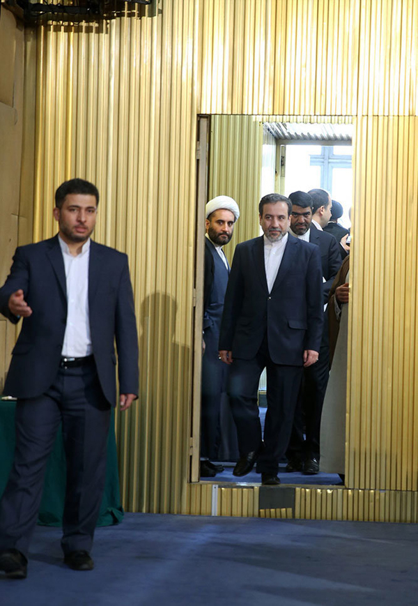 (تصاویر) سخنرانی عراقچی در جمع خبرگان (تصاویر) سخنرانی عراقچی در جمع خبرگان