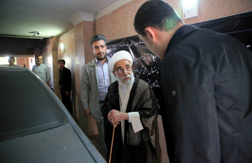 حضور آیت‌الله جنتی در منزل آیت‌الله خزعلی