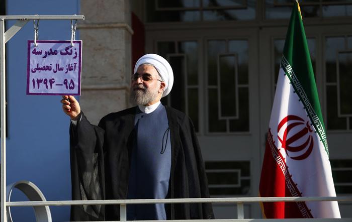 (تصاویر) روحانی زنگ مدرسه را بهصدا درآورد (تصاویر) روحانی زنگ مدرسه را بهصدا درآورد