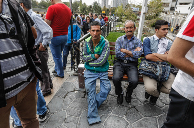 (تصاویر) تجمع هواداران هادی نوروزی مقابل بیمارستان آتیه (تصاویر) تجمع هواداران هادی نوروزی مقابل بیمارستان آتیه
