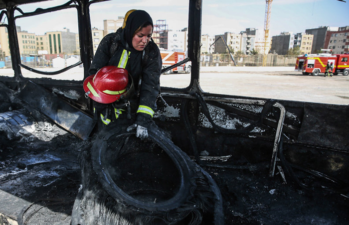 (تصاویر) مانور زنان آتش‌نشان