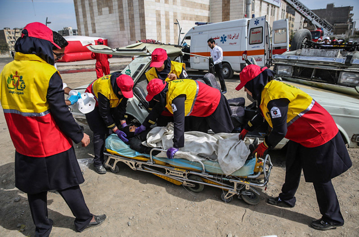 (تصاویر) مانور زنان آتش‌نشان