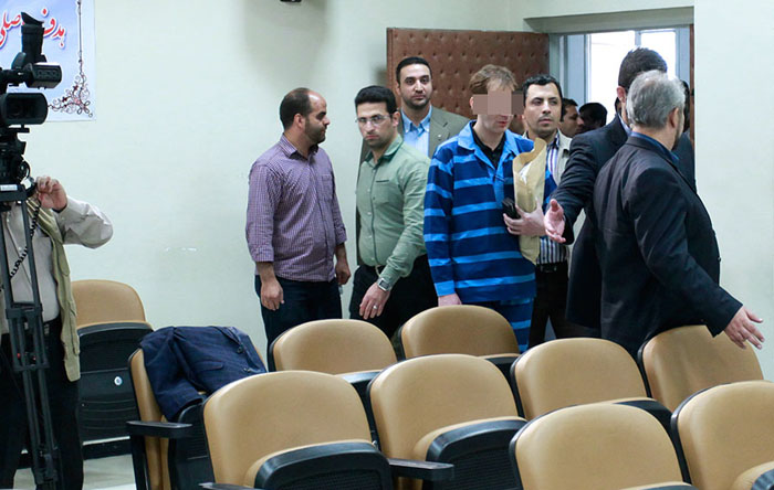 (تصاویر) دومین جلسه دادگاه بابک زنجانی (تصاویر) دومین جلسه دادگاه بابک زنجانی