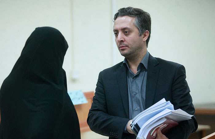(تصاویر) بابکزنجانی در سومین جلسه دادگاه (تصاویر) بابکزنجانی در سومین جلسه دادگاه