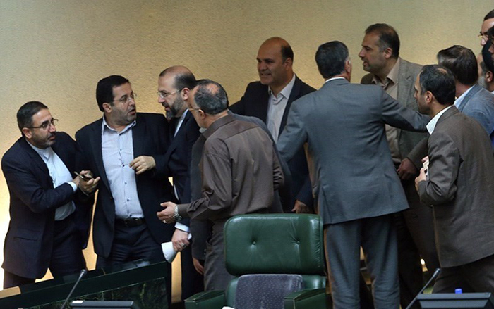 شکافی که 