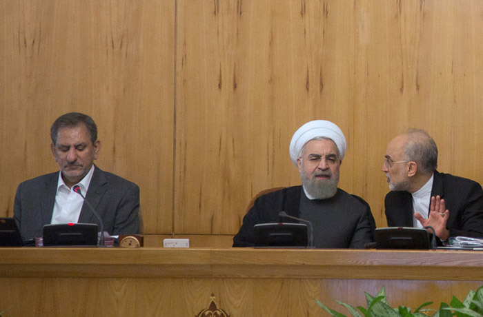 (تصاویر) دلجویی روحانی از صالحی (تصاویر) دلجویی روحانی از صالحی