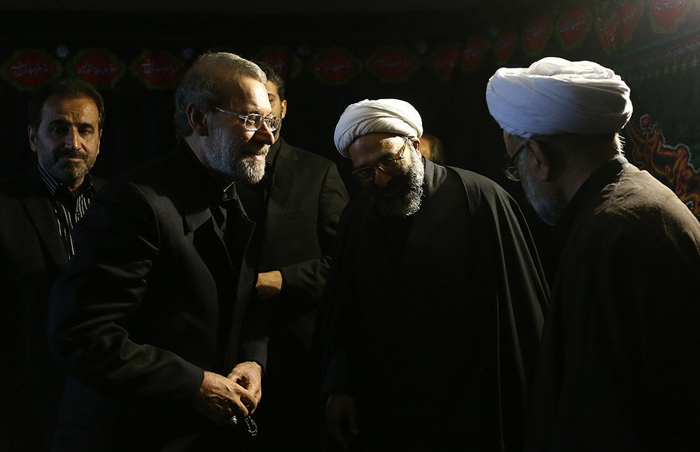 (تصاویر) لاریجانی در عزاداری خانه مجیدی (تصاویر) لاریجانی در عزاداری خانه مجیدی