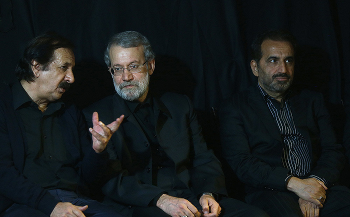 (تصاویر) لاریجانی در عزاداری خانه مجیدی (تصاویر) لاریجانی در عزاداری خانه مجیدی