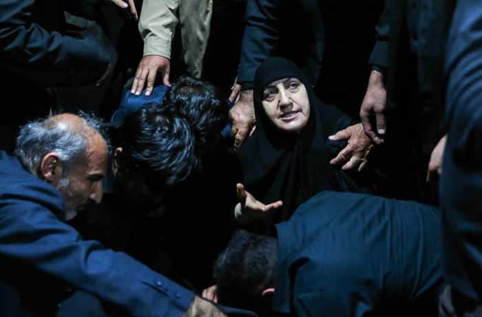 (تصاویر) وداع با پیکر محافظ احمدینژاد (تصاویر) وداع با پیکر محافظ احمدینژاد
