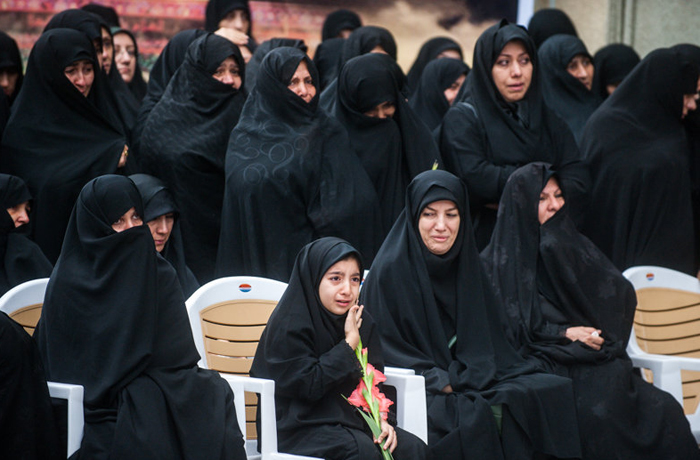 (تصاویر) احمدینژاد در تشییع شهدای حرم (تصاویر) احمدینژاد در تشییع شهدای حرم
