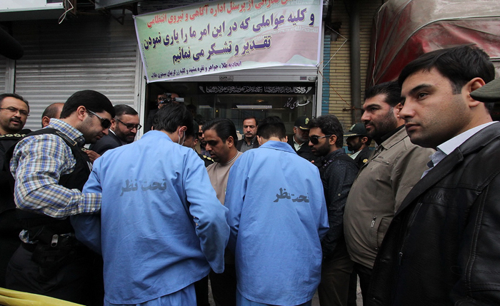 (تصاویر) بازسازی سرقت مسلحانه از طلافروشی