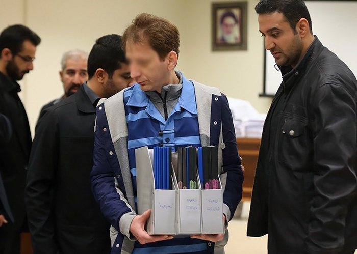 (تصاویر) بابک زنجانی با اسناد محرمانه آمد (تصاویر) بابک زنجانی با اسناد محرمانه آمد