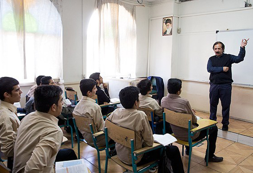 (تصاویر) تدریس مجید مجیدی در دبیرستان (تصاویر) تدریس مجید مجیدی در دبیرستان