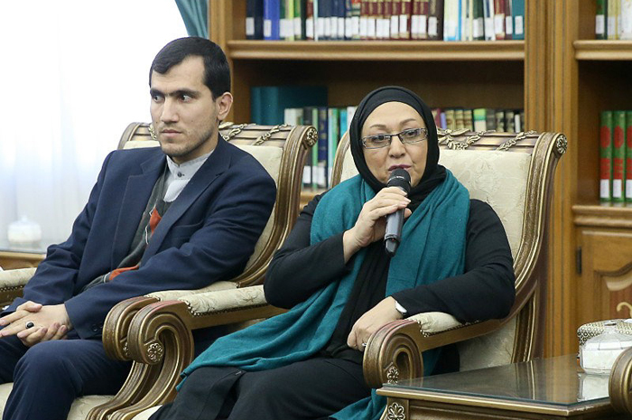 (تصاویر) دیدار جمعی از هنرمندان با هاشمی