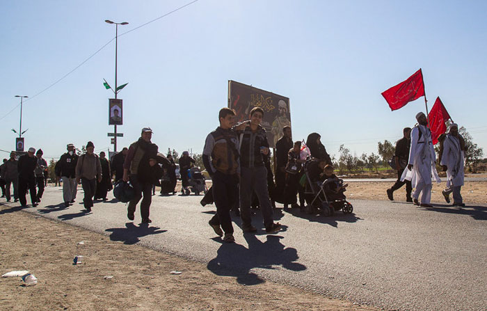 (تصاویر) حرکت زائران از نجف به کربلا (تصاویر) حرکت زائران از نجف به کربلا