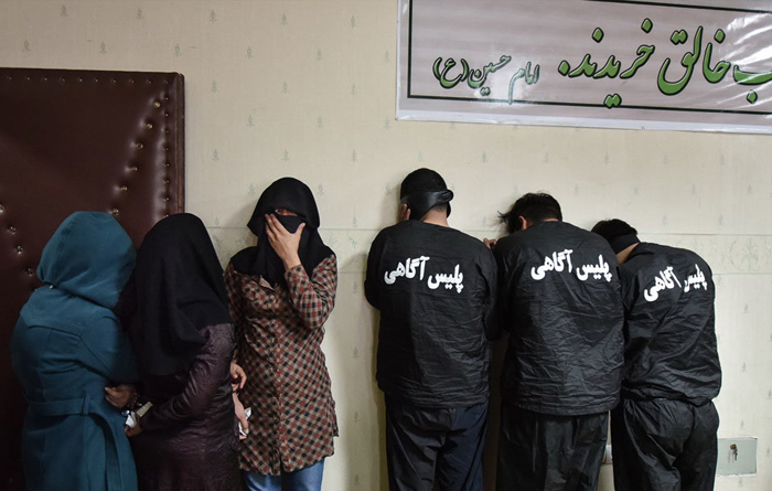 (تصاویر) دستگیری سارقان مامور نما (تصاویر) دستگیری سارقان مامور نما