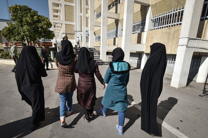 (تصاویر) دستگیری سارقان مامور نما (تصاویر) دستگیری سارقان مامور نما