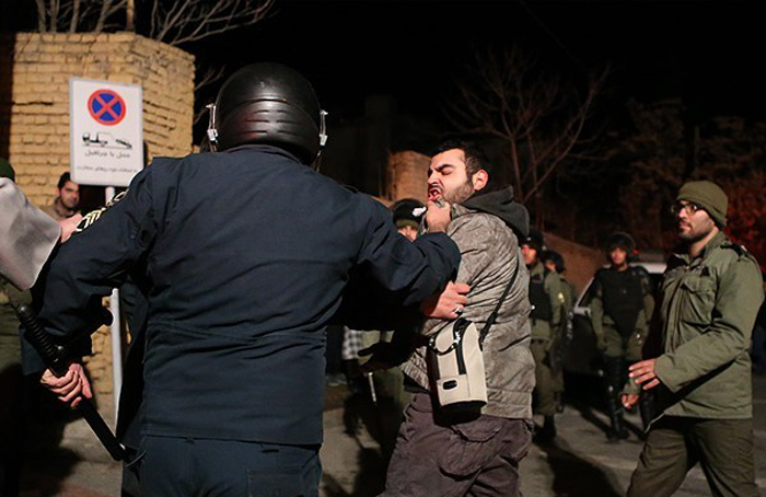 (تصاویر) به‌آتش‌کشیدن سفارت عربستان در تهران