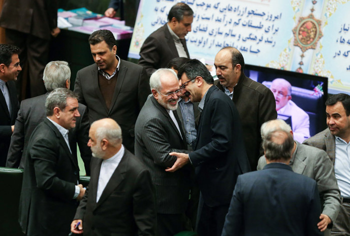 (تصاویر) استقبال از ظریف در مجلس (تصاویر) استقبال از ظریف در مجلس