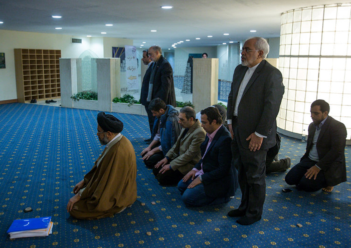 (تصاویر) حواشی نشست خبری روحانی (تصاویر) حواشی نشست خبری روحانی