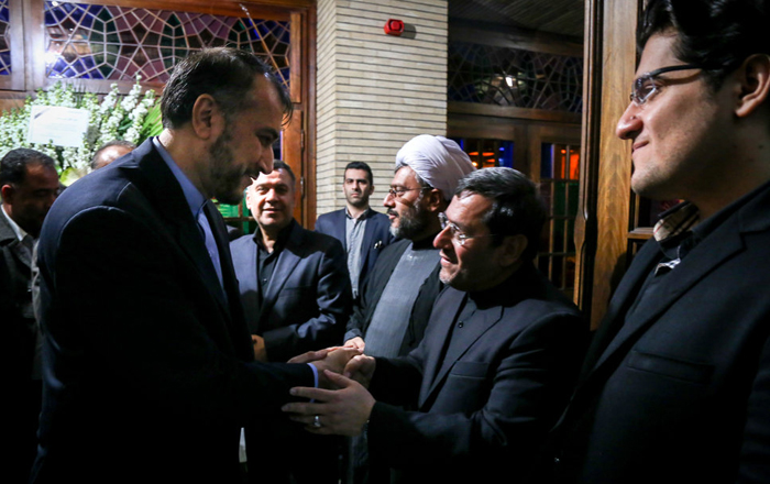 (تصاویر) از مشایی تا ظریف در ختم پدر قشقاوی (تصاویر) از مشایی تا ظریف در ختم پدر قشقاوی