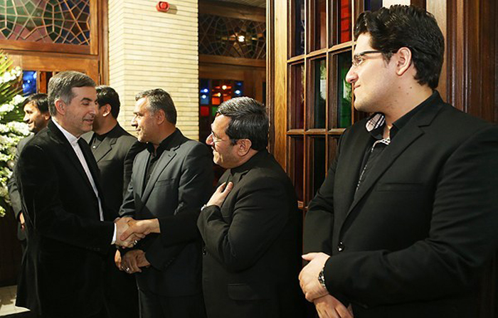 (تصاویر) از مشایی تا ظریف در ختم پدر قشقاوی (تصاویر) از مشایی تا ظریف در ختم پدر قشقاوی
