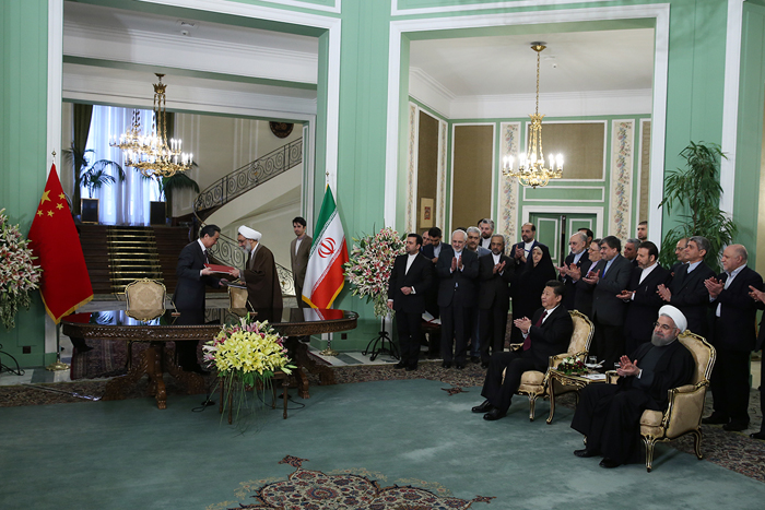 (تصاویر) استقبال روحانی از رئیس‌جمهور چین