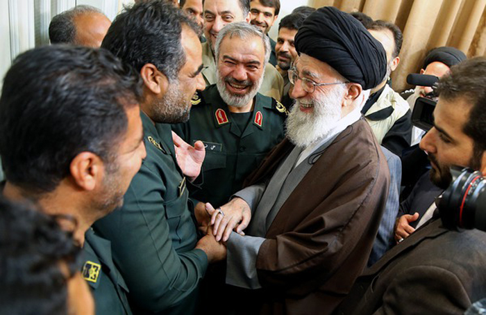 (تصاویر) دیدار بازداشت‌کنندگان امریکایی‌ها با رهبر انقلاب