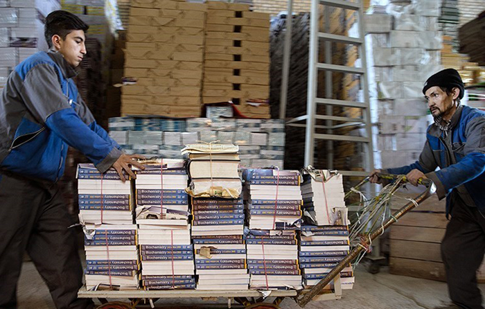 (تصاویر) تبدیل 13 خاور کتاب پزشکی به کارتن سیگار (تصاویر) تبدیل 13 خاور کتاب پزشکی به کارتن سیگار