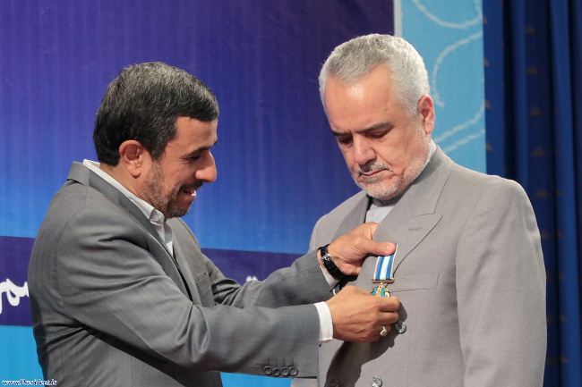 احمدینژاد به چه کسانی نشان اعطا کرد؟ احمدینژاد به چه کسانی نشان اعطا کرد؟