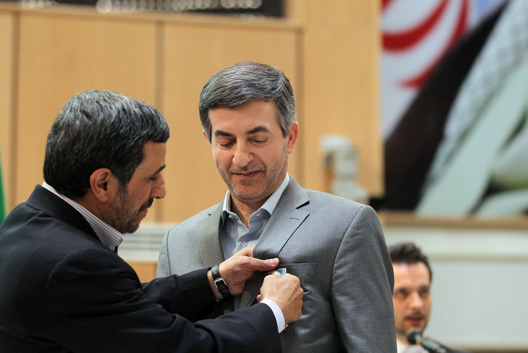 احمدینژاد به چه کسانی نشان اعطا کرد؟ احمدینژاد به چه کسانی نشان اعطا کرد؟